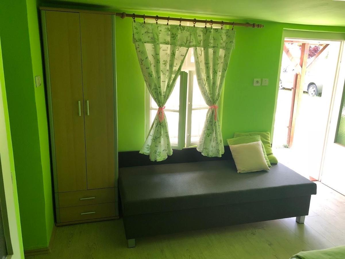 Apartman U Karla Apartment Velky Meder Luaran gambar